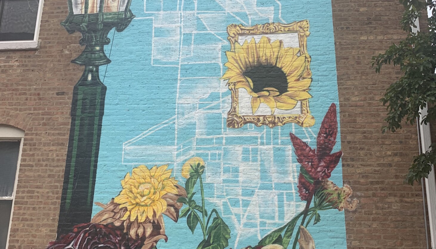 NextImg:Lincoln Park mural has an old school vibe except for the pigeon wearing a hardhat