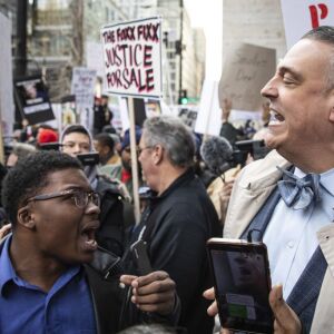 Activist Ja’Mal Green spars with Fraternal Order of Police members and supporters. | Ashlee Rezin/Sun-Times