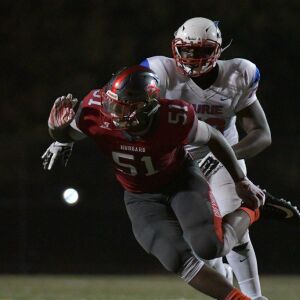 Hubbard’s Kenny Givens (51). Worsom Robinson/For the Sun-Times.