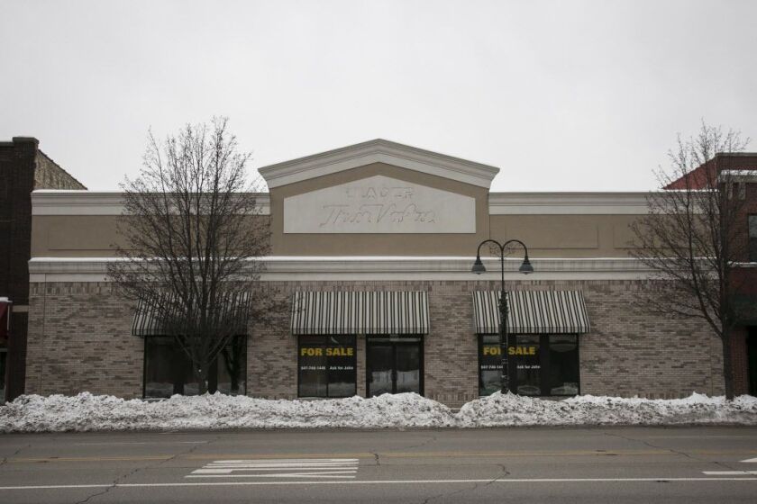 A storefront sits vacant in the 2700 block of Sheridan Road in Zion. | Ashlee Rezin / Sun-Times