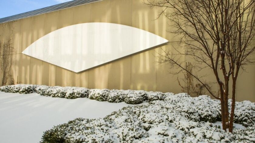 Ellsworth Kelly. White Curve, 2009. | The Art Institute of Chicago. © Ellsworth Kelly.
