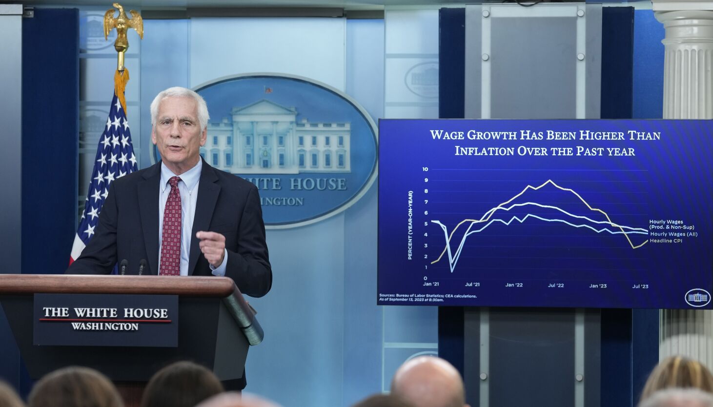 NextImg:Economy looking up, but Americans are feeling down