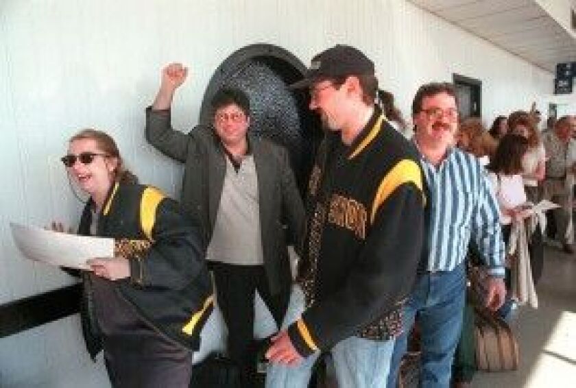 “Late Show” fans line up at Midway Airport for their trip to New York in 1998. | Sun-Times