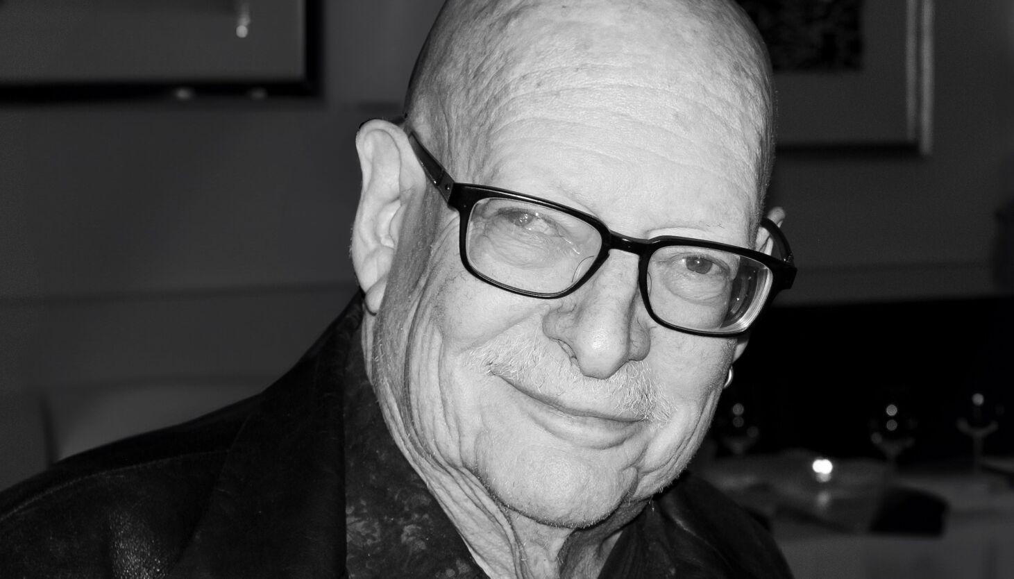 NextImg:Shelley Howard, concert poster artist and fixture of Chicago nightlife, dies at 76