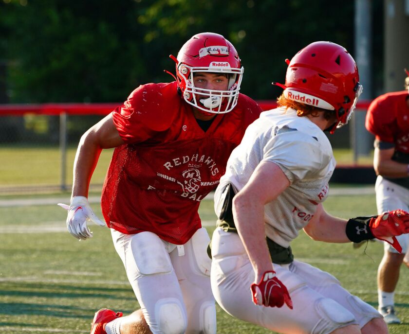 Marist linebacker Jimmy Rolder chases the play at practice in Chicago.