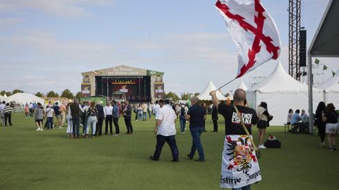 Cross of Burgundy on flag at a 2022 political rally in Spain