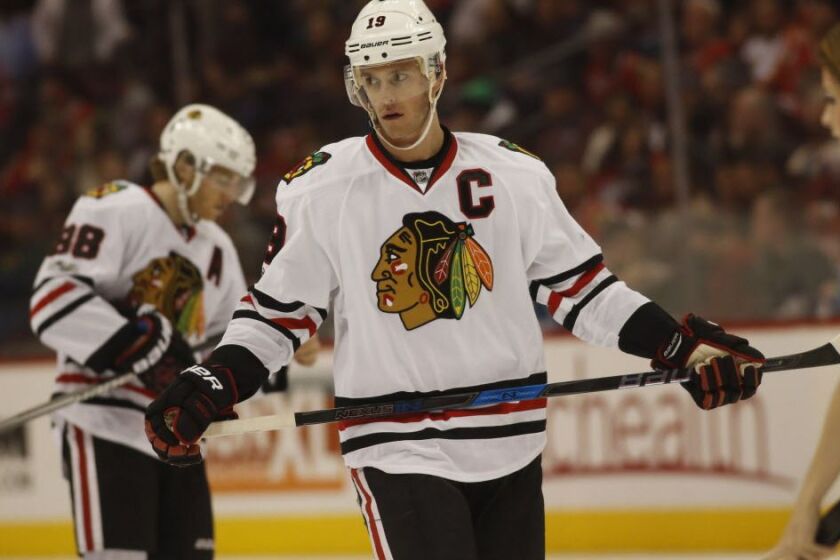blackhawks_avalanche_hockey_68103651.jpg