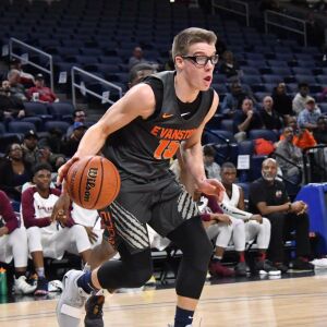 Evanston’s Blake Peters (15) drives down the lane. Worsom Robinson/For the Sun-Times.