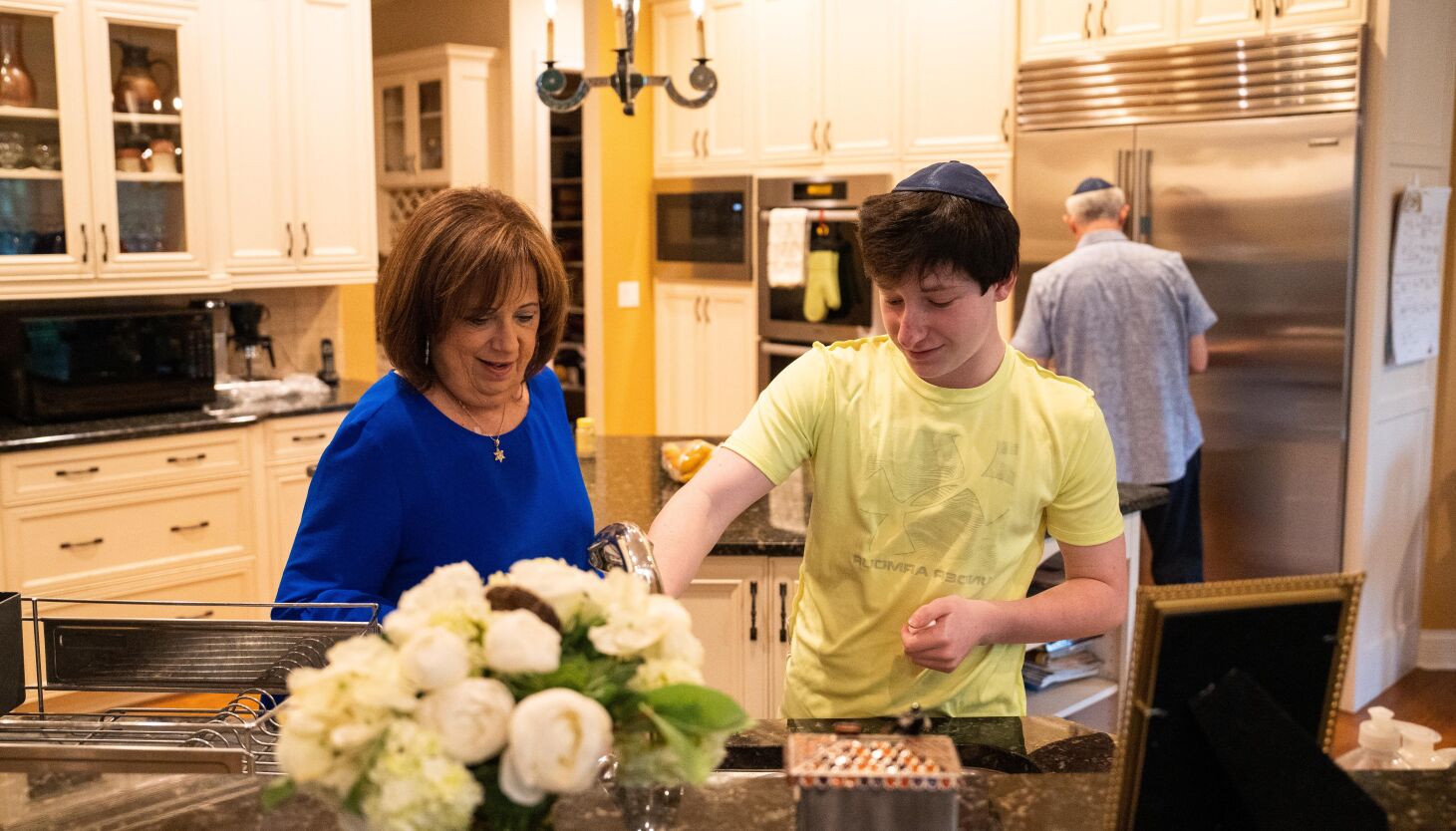NextImg:His kidney saved Gail Fink’s life 18 years ago and his wife delivered her twins. Now they pray she can find another kidney.