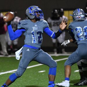 Dexter Stugall IV (12) of Taft throws a touchdown. Worsom Robinson/For the Sun-Times.