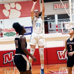 Maine_West_bsktbll_XXXX20_2003.jpg