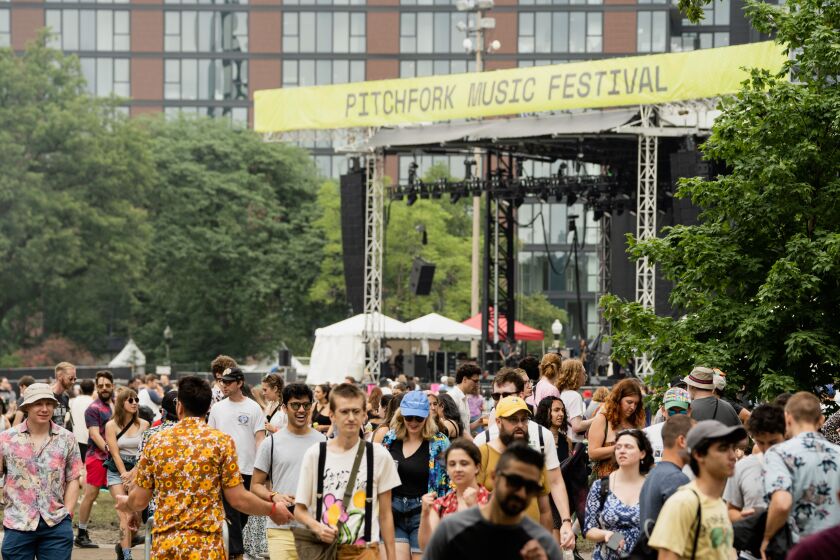 The Chicago weather cooperates on Saturday afternoon as clouds — but no rain — fill the skies at Union Park for day 2 of Pitchfork. 