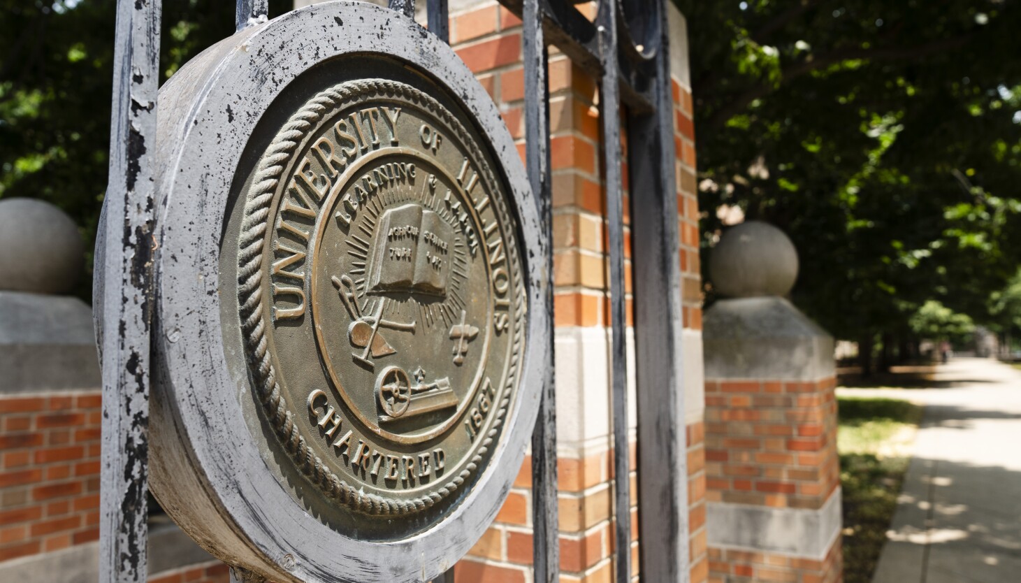 Are Illinois Universities Profiting from Students? Exploring the Controversial Pay-Per-Student Model Are Illinois Universities Profiting from Students? Exploring the Controversial Pay-Per-Student Model