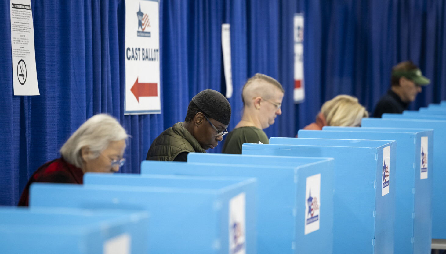 Chicagoans vote on key local races and pivotal presidential contest Chicagoans vote on key local races and pivotal presidential contest