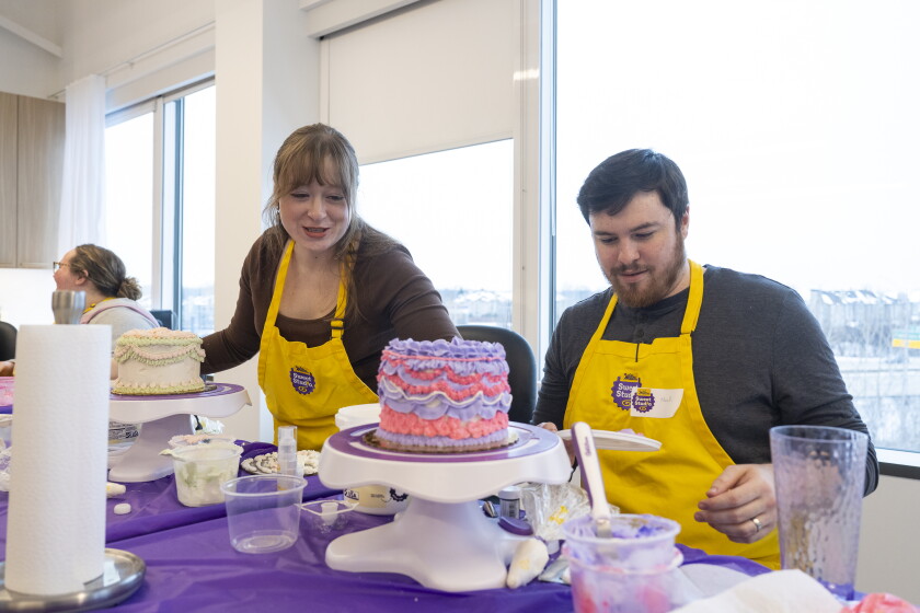 She Shell Cake Cake decorating isn't as easy as pie — but it is lots of fun - Chicago ...