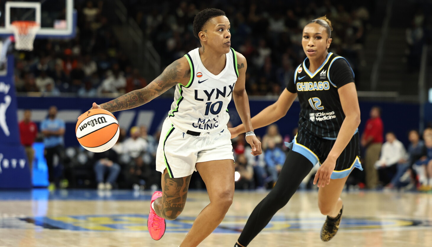 Ο Lynx κερδίζει τον επαναληπτικό αγώνα καθώς η Natasha Howard πυρπολεί τον Sky στο πρώτο ημίχρονο