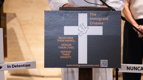 IMMIGRANTCROSSES_260925-005.jpg