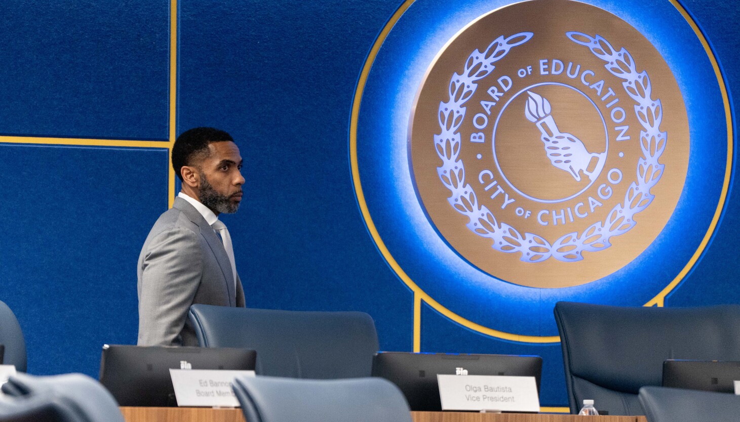 CPS restructuring plan raises red flags: The Rundown - WBEZ Chicago