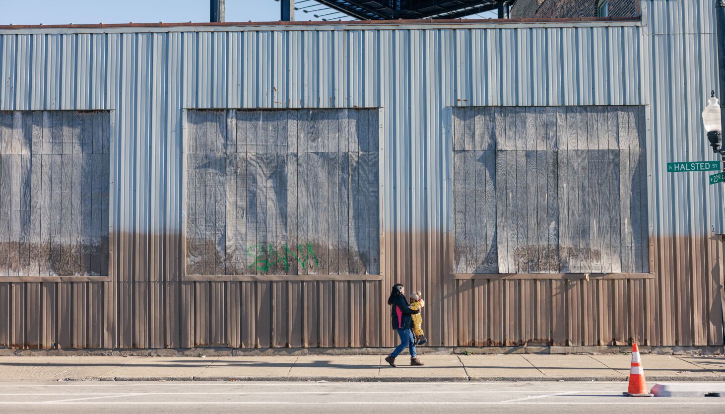 NextImg:Health care services at Pilsen migrant shelter fall short of promises, medical advocates say