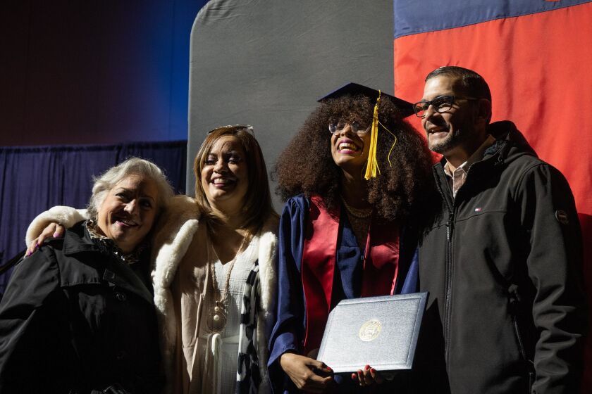 UICGRAD_050921_4.jpg
