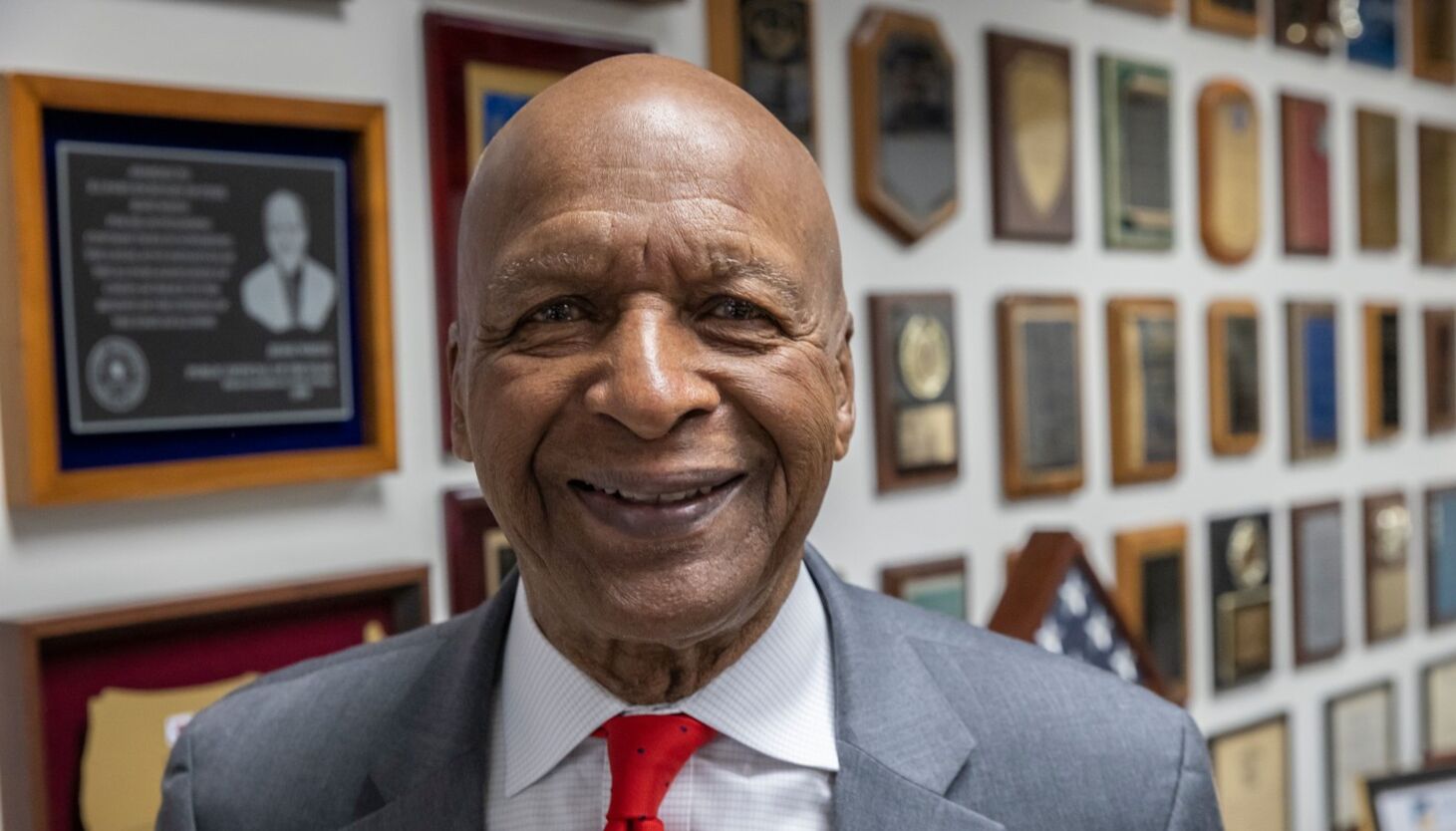 NextImg:Former Illinois Secretary of State Jesse White endorses Vallas for mayor