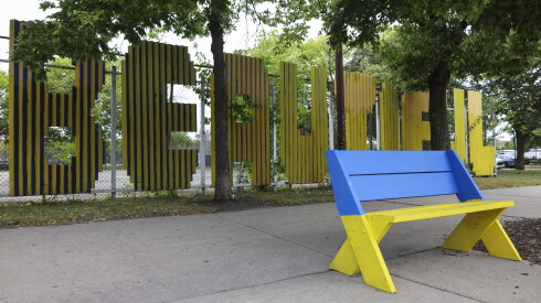 BUSSTOPBENCHES_260915-09.jpg
