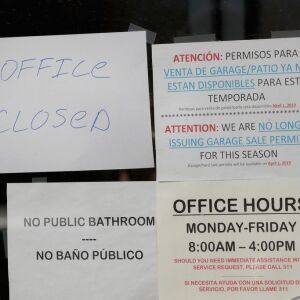 A closed sign at the Southside office of 14th Ward Alderman Ed Burke. | Scott Olson/Getty Images