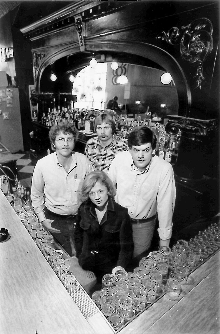 In 1998, reporters Pamela Zekman (front), Zay N. Smith (right), William Recktenwald (left) and Jeff Allen, who posed as the owner of the Mirage tavern.