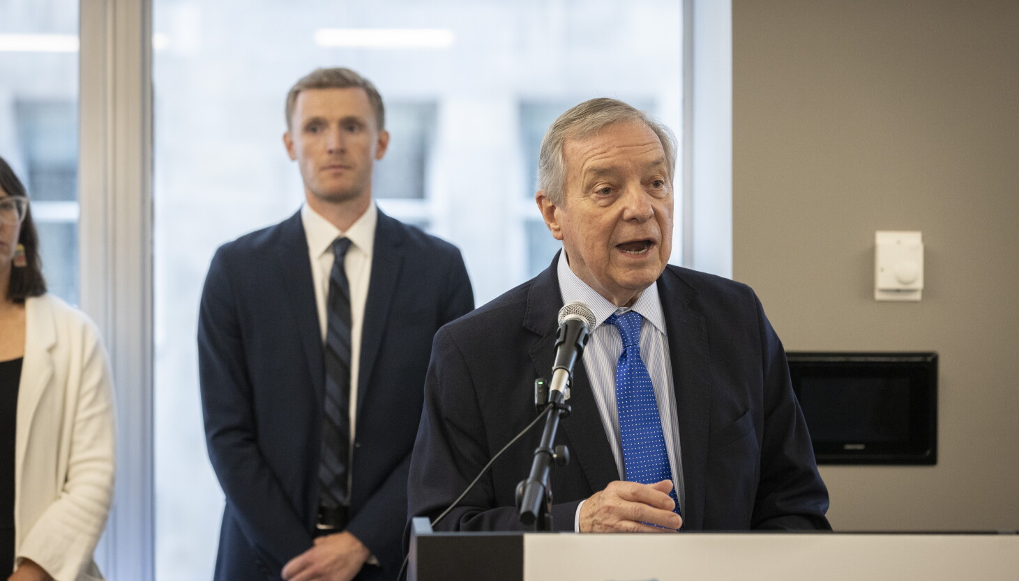 Lawmakers, advocates say Chicago immigration court violated due process for minors handed removal orders