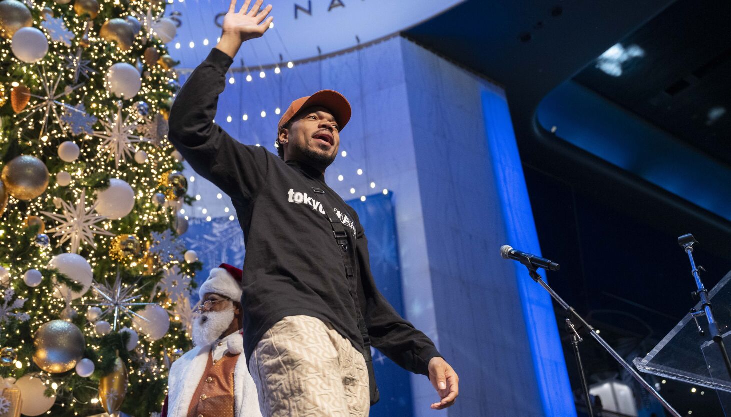 NextImg:Chance the Rapper rings in the holidays at Museum of Science and Industry tree lighting