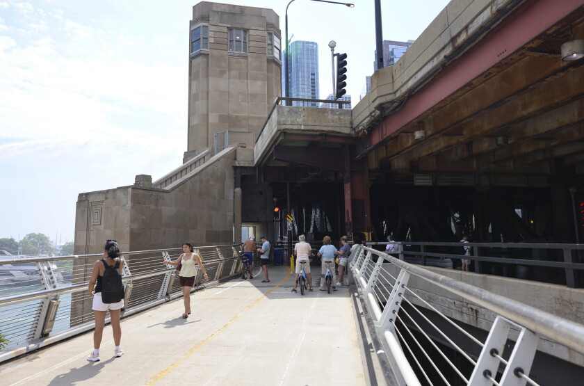 DLSDBRIDGE_260903-04.jpg
