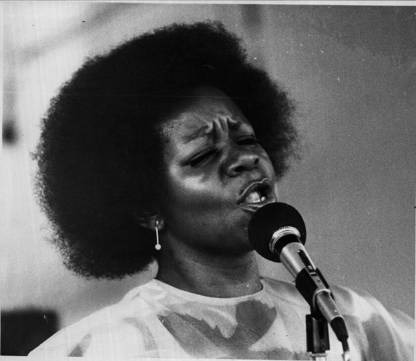 Geraldine De Haas sings.
