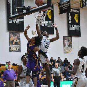 Waukegan’s Andre White (4) gets two points. Worsom Robinson/For the Sun-Times.