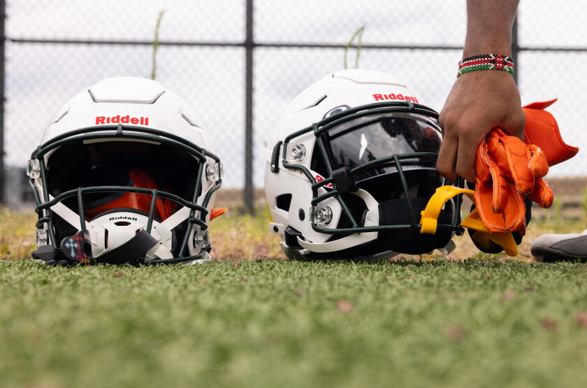 CSUFOOTBALL_260806-034A.jpg