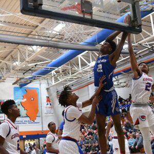 Curie’s Justin Harmon (24) blocks the shoot of Bloom’s Kevin Vance (22), Saturday 12-29-18. Worsom Robinson/For Sun-Times
