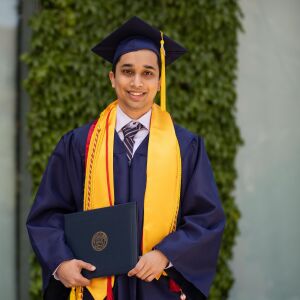 UICGRAD_050921_13.jpg