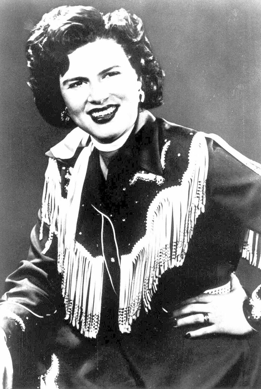 Patsy Cline became best friends with Loretta Lynn in the early 1960s.