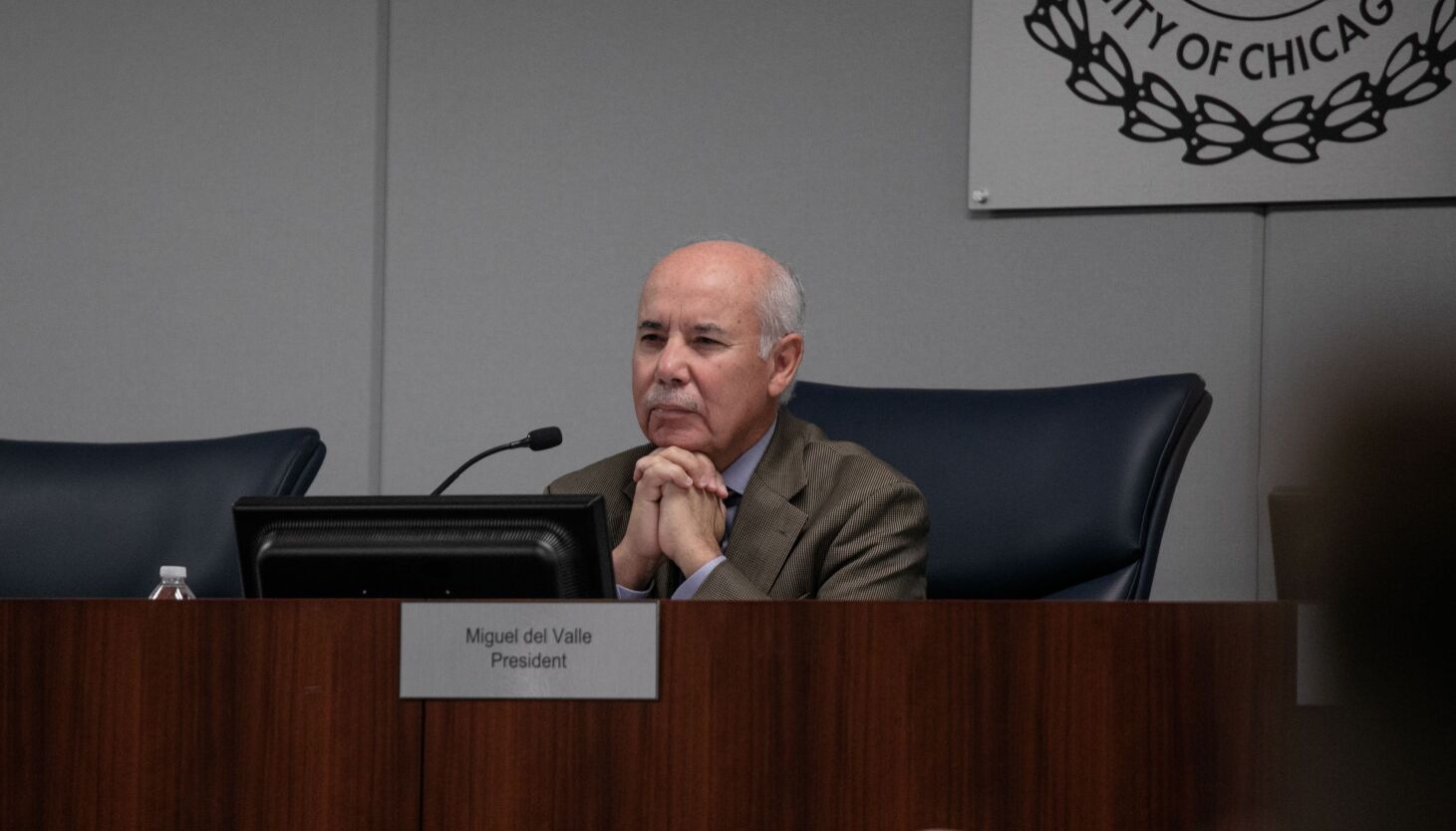 NextImg:School board president Miguel del Valle to step down this week