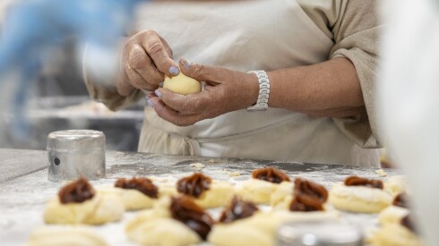 Owner Anna Niziolek shapes the paczki dough at Polish Paczki Cafe in Norwood Park, Saturday, Jan. 31, 2026. | Pat Nabong/Sun-Times