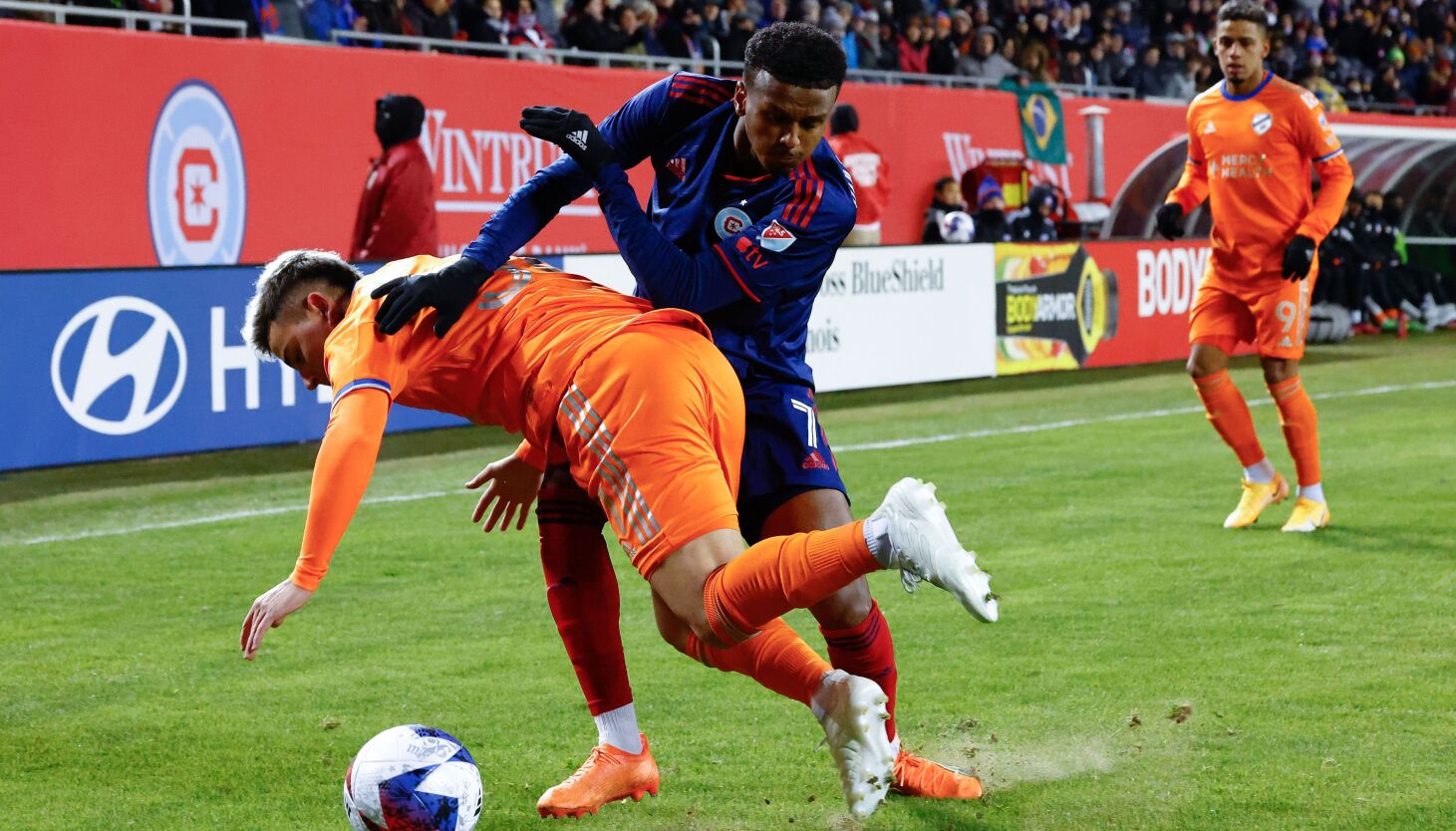 NextImg:Fire squander two-goal lead, tie FC Cincinnati 3-3