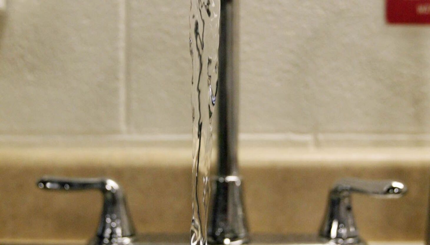 NextImg:State, feds must help south suburbs fix water problems