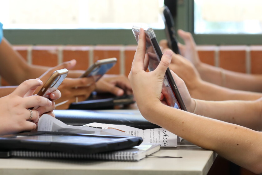 Illinois' proposed school cellphone ban doesn't go far enough Chicago