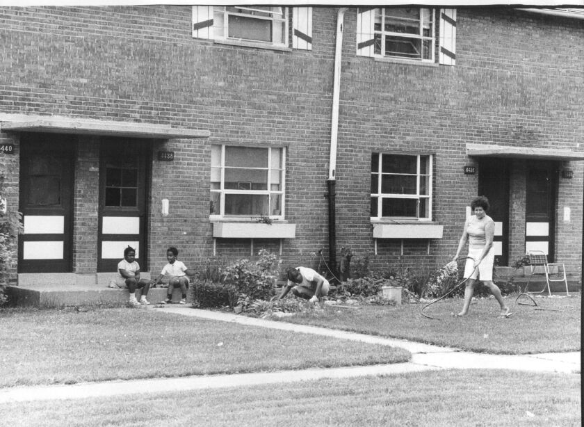 LeClaire_Courts_1975.jpg