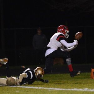 Yorkville’s Nico Medrano (4) almost catches a pass. Worsom Robinson/For the Sun-Times.