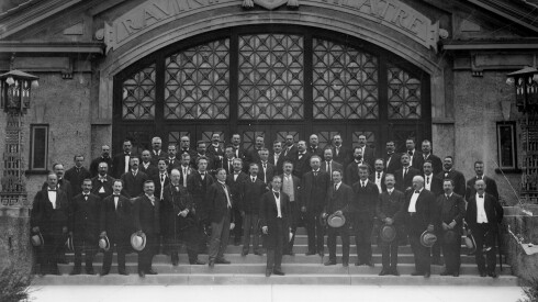 Frederick Stock and members of the Chicago Symphony Orchestra on the steps of the Ravinia Theatre (circa 1905).