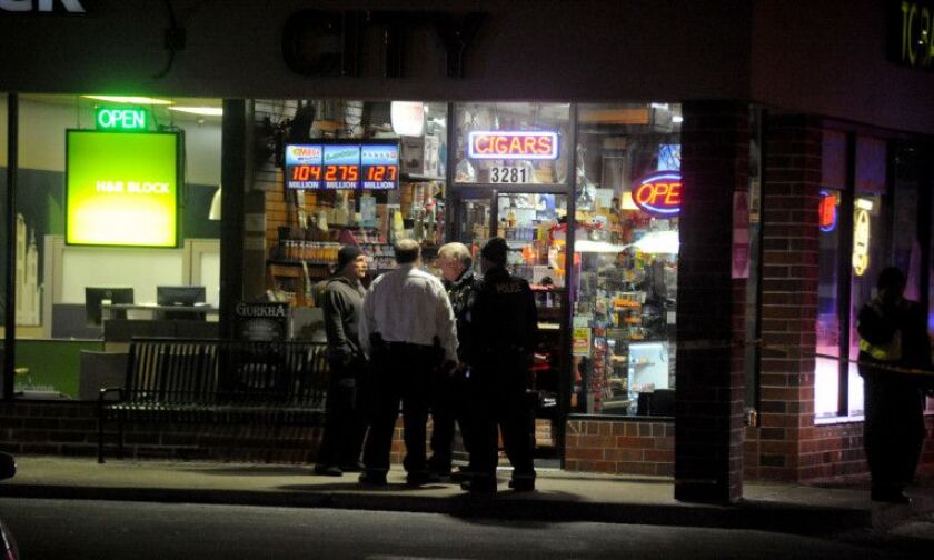 Police on scene this evening of a fake bomb scare at the Tabacco City located at 115th Kedzie. | Justin Jackson/ Sun-Times