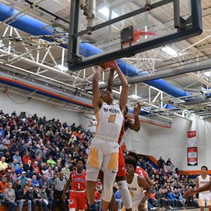 Simeon’s Jalawn Farrell (11) puts in two points against Curie, Saturday 12-29-18. Worsom Robinson/For Sun-Times