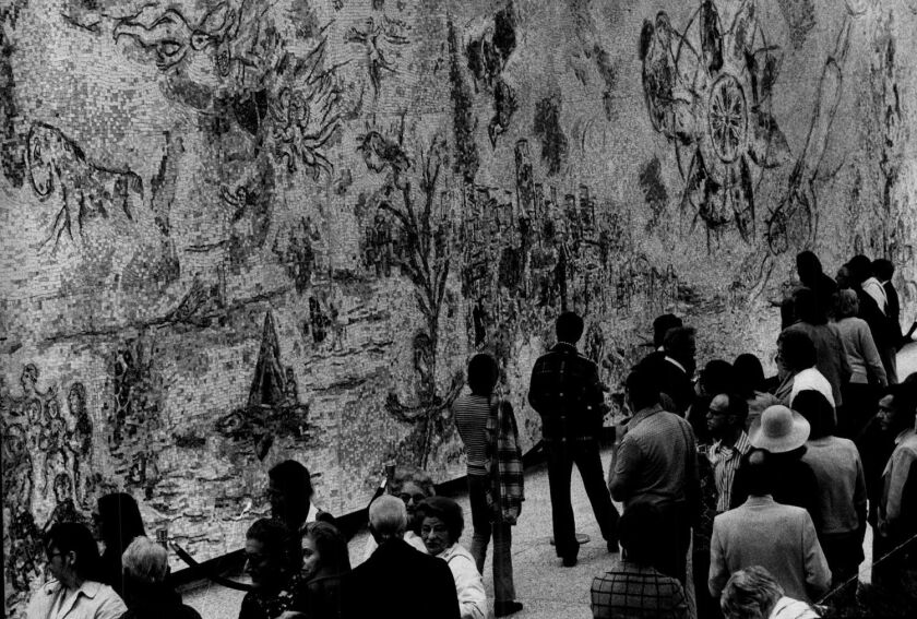 The Loop was usually fairly lifeless on Sundays but not on Sept. 29, 1974, right after Marc Chagall’s “The Four Seasons” was unveiled at what was then the First National Plaza.