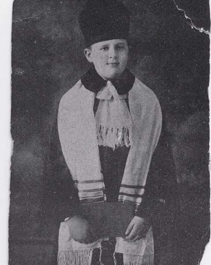 <small><strong> Young Dale Lind, boy cantor | Family photo</strong></small>