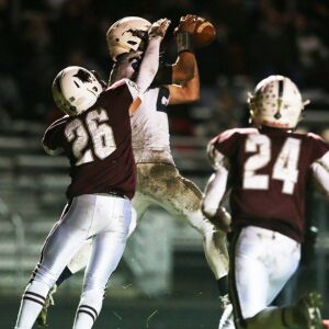 Cary-Grove’s Danny Daigle (21) catches a pass. Allen Cunningham/For the Sun-Times.